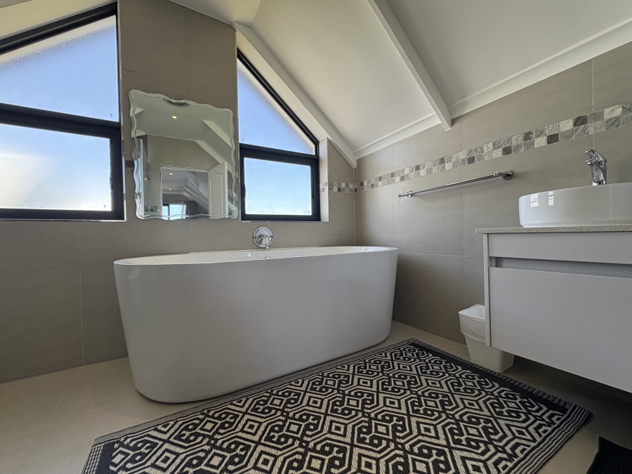 4 Bedroom Property for Sale in Grotto Bay Western Cape